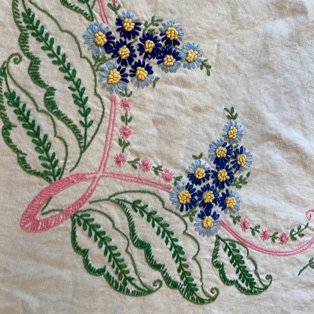 Tablecloth 56 x74 handmade - Picture 3 of 6